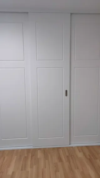 Armarios a medida de madera y cristal, lebs