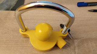 Antirrobo para remolque y porta matrícula rápido