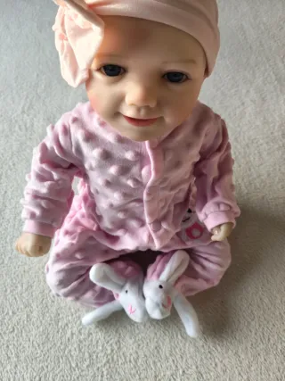 Muñeca bebé realista con accesorios