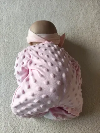 Muñeca bebé realista con accesorios