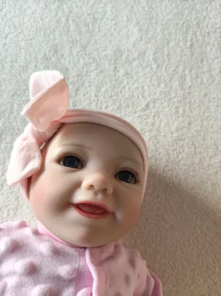 Muñeca bebé realista con accesorios