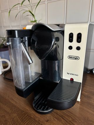 Cafetera Nespresso DeLonghi EN660
