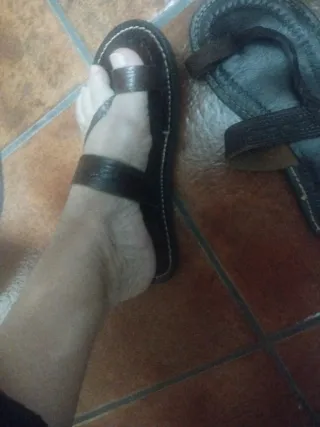 Sandalias de piel marrón