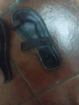 Sandalias de piel marrón