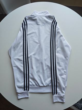 Sudadera Adidas con cremallera y rayas