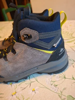 Botas montaña Quechua Talla 32 Waterproof