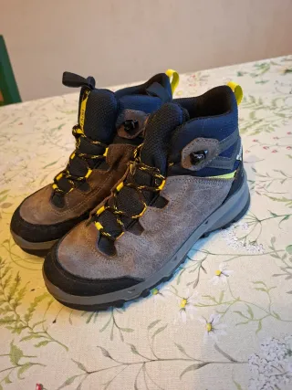 Botas montaña Quechua Talla 32 Waterproof