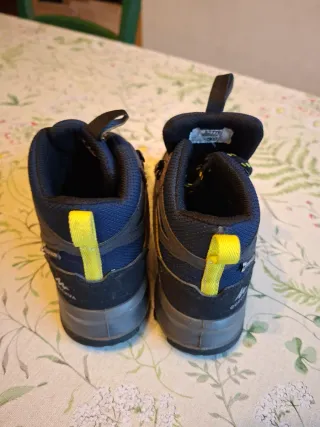 Botas montaña Quechua Talla 32 Waterproof