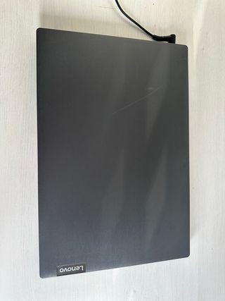 Portátil Lenovo V15-IGL en buen estado