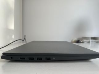 Portátil Lenovo V15-IGL en buen estado