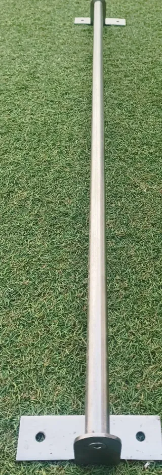 Barra toallero de metal plateado