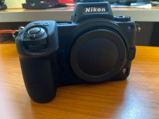 Nikon z7, funda silicona,protector,19.000 disparos