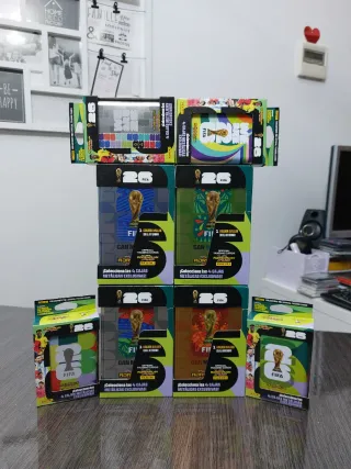 8 Scatole di latta con cromos + regalo Mondiale 2026