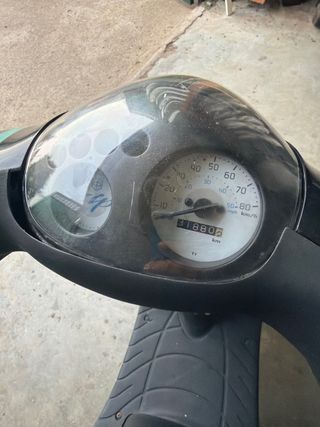 Piaggio Zip 2T Scooter Amarillo