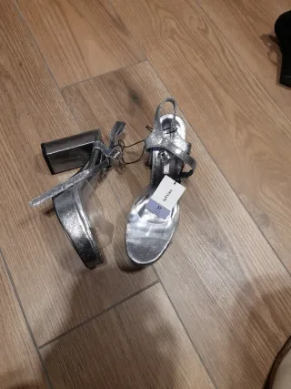 Sandalias de tacón plateadas talla 37