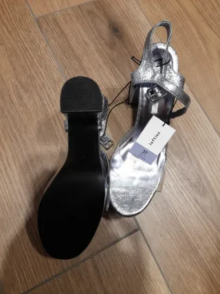 Sandalias de tacón plateadas talla 37