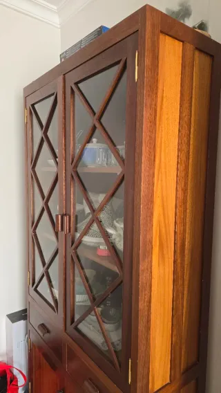 Vitrina madera cerezo y cristal