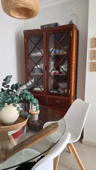 Vitrina madera cerezo y cristal