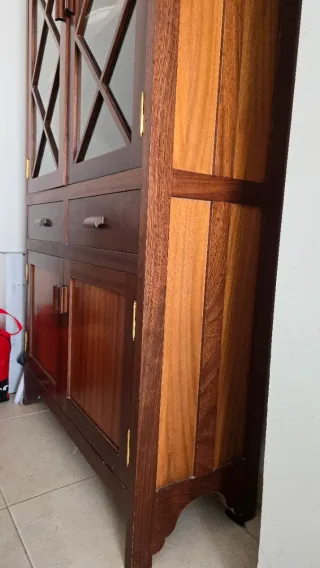 Vitrina madera cerezo y cristal