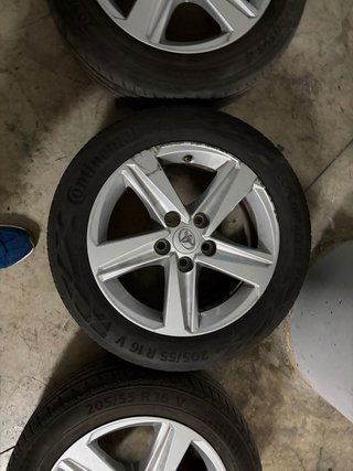Llantas Toyota Corolla nuevas en perfecto estado