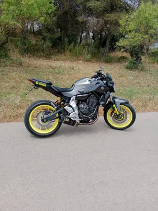 Yamaha MT-07 Gris/Amarillo