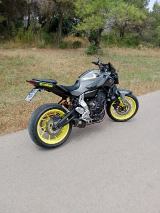 Yamaha MT-07 Gris/Amarillo