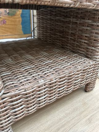 Tavolo da giardino in vetro e vimini