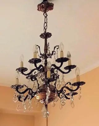 Lámpara de araña antigua dorada