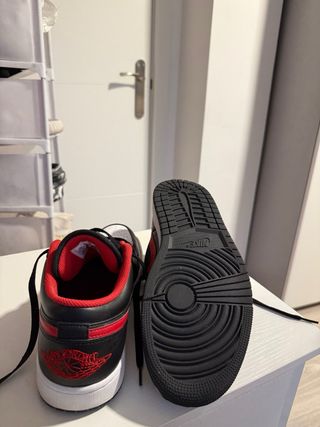 Air Jordan 1 Black Red