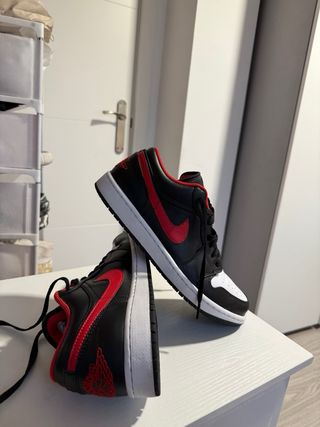 Air Jordan 1 Black Red