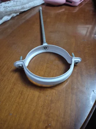 Abrazadera ajustable para tubos de caldera