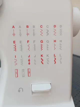 Máquina de coser Singer SM024 multipuntada