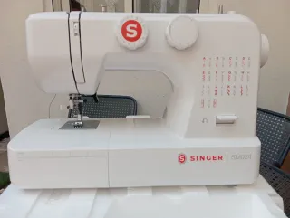 Máquina de coser Singer SM024 multipuntada