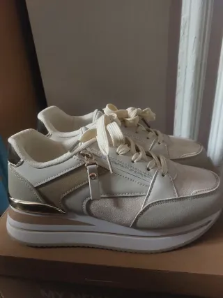 Zapatillas Beige y Doradas