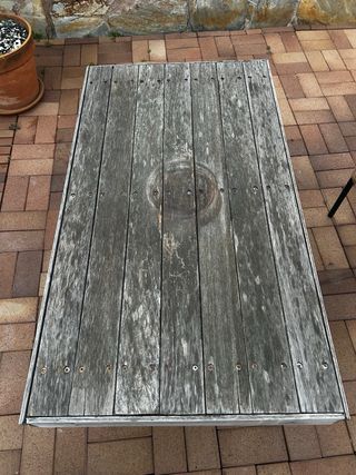 Tavolo da esterno in legno e metallo