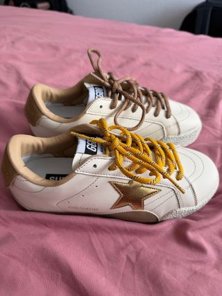 Golden Goose Talla 37 Beige y Dorado