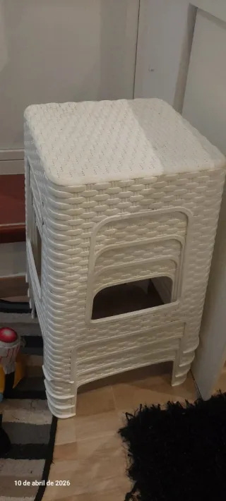 4 Taburetes de plástico blanco estilo mimbre
