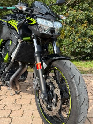 Kawasaki Z650 Negra y Verde