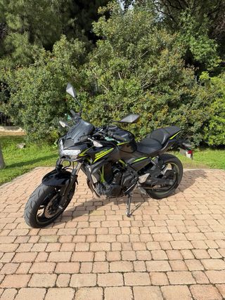 Kawasaki Z650 Negra y Verde