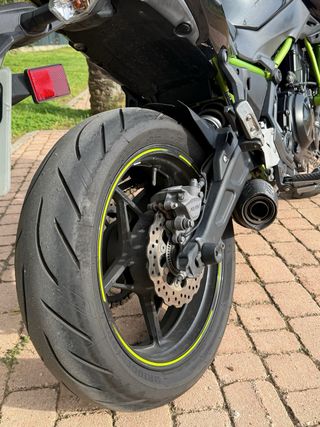Kawasaki Z650 Negra y Verde