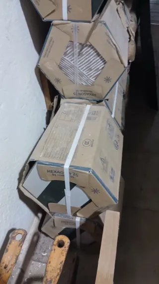 Azulejo hexagonal con rayas