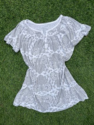 Blusa manga corta gris y blanca Talla M