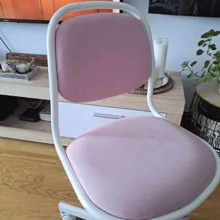 Silla juvenil rosa y blanca
