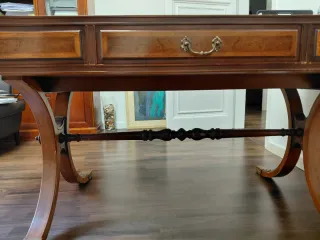2 escritorios clásicos madera y piel 125e cada una