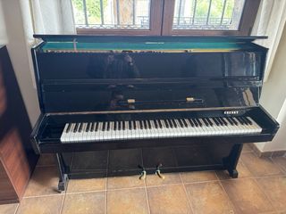 Piano de pared Cherny negro