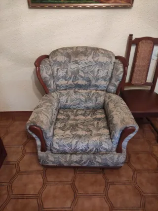 2 sillones tapizado tela y madera. 10€ cada uno
