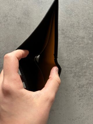 Portafoglio grigio con motivo