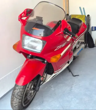 Kawasaki ZX-10 Tomcat Roja