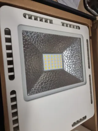 Foco Proyector LED CONALUX P9001-100W 10000lm