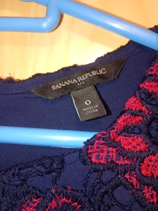 Vestido Banana Republic floral azul y rojo